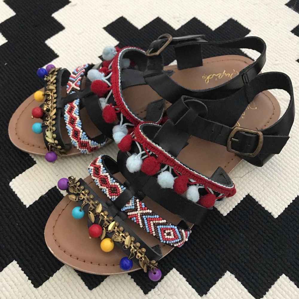 [Qupid] Auston Beaded Pom-Pom Tassles Sandal